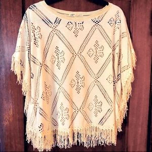 ✌️ Retro fringed top with eyelet fabric in off-white/light beige